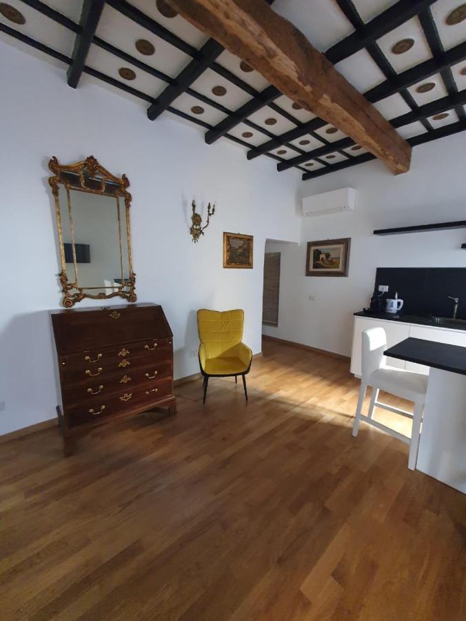 Charming Frattina - 2 Bathrooms New Apartment Рим Екстер'єр фото